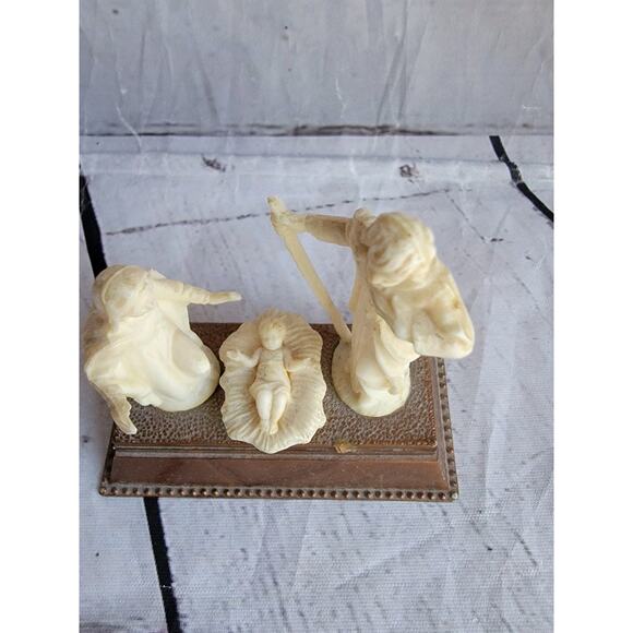Vintage Miniature Nativity Scene On Base Plastic Made in Italy 3in tall Read - Picture 3 of 9